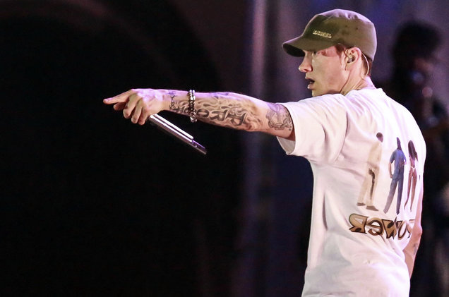 eminem-performance-march-2016-billboard-1548.jpg